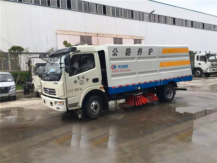 東風大多利卡掃路車|7噸掃路車