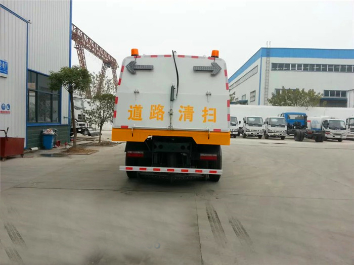 東風(fēng)新款D913掃路車(chē)|9噸掃路車(chē)
