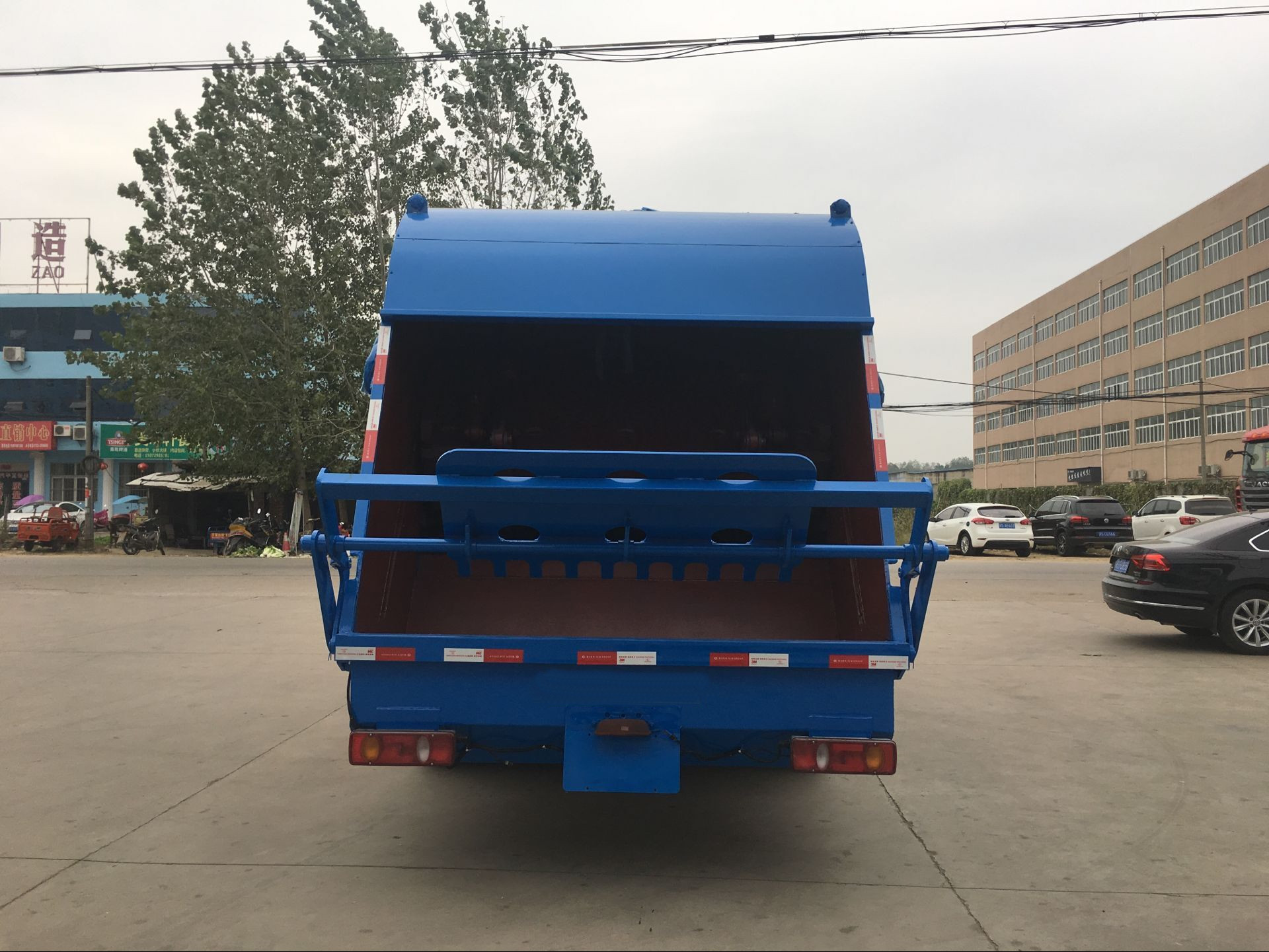 東風天錦壓縮式垃圾車|12噸壓縮垃圾車
