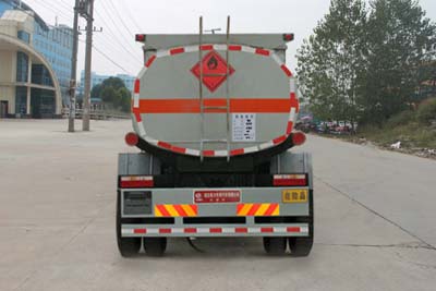 程力威牌CLW5160GYYT4型運(yùn)油車