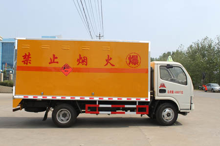 程力威牌CLW5041XQYD4型爆破器材運輸車