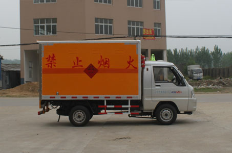 程力威牌CLW5020XQYB4型爆破器材運輸車