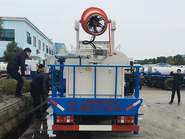 福田小卡之星噴藥灑水車