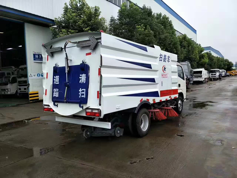 東風福瑞卡掃路車|6噸掃路車