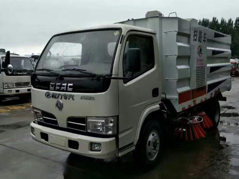 東風福瑞卡掃路車|6噸掃路車