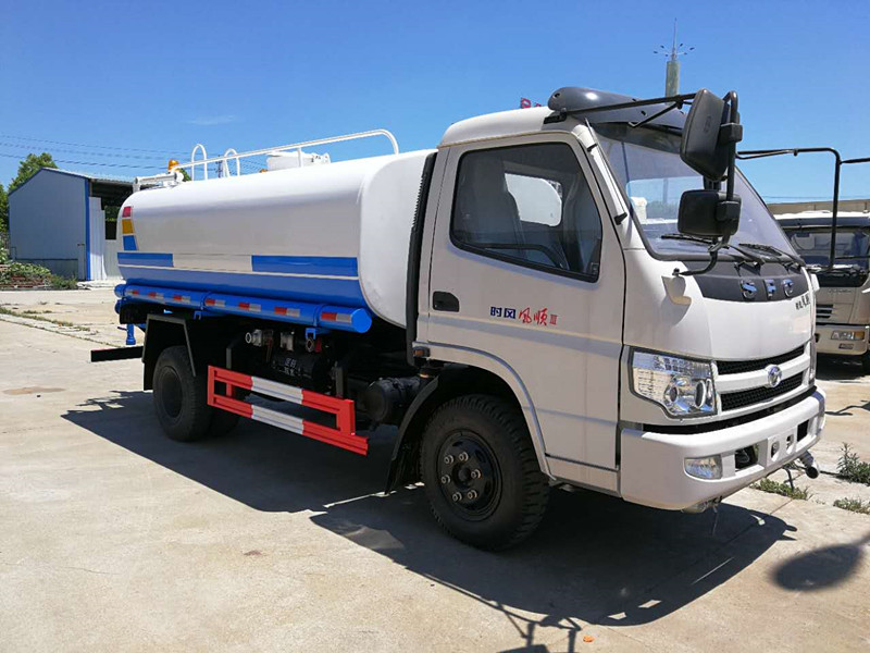不上戶8噸灑水車|時(shí)風(fēng)灑水車
