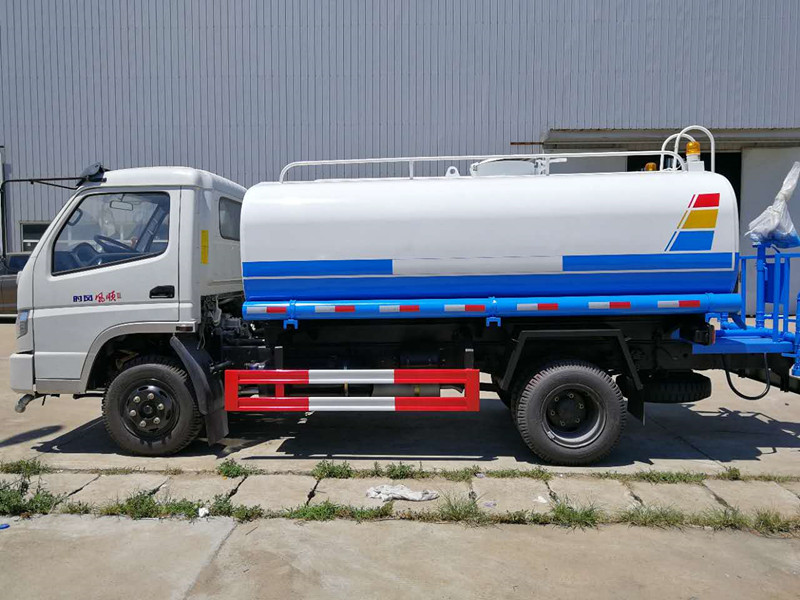 不上戶8噸灑水車|時(shí)風(fēng)灑水車