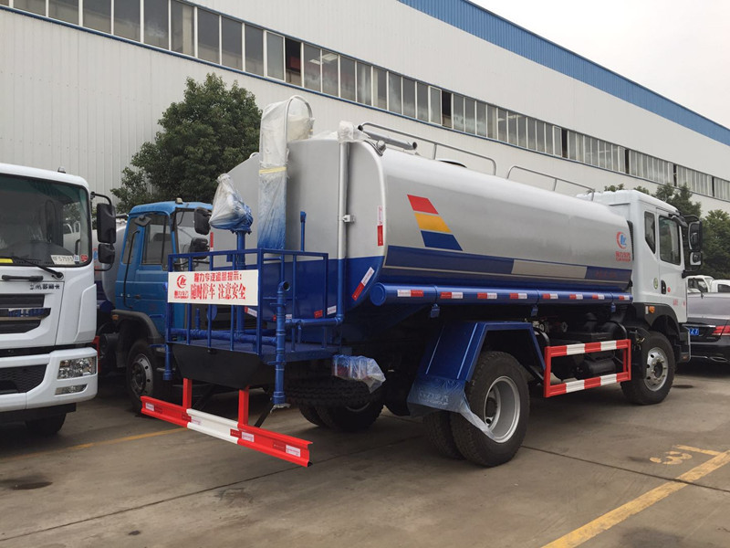 東風D9(  實惠)15噸灑水車