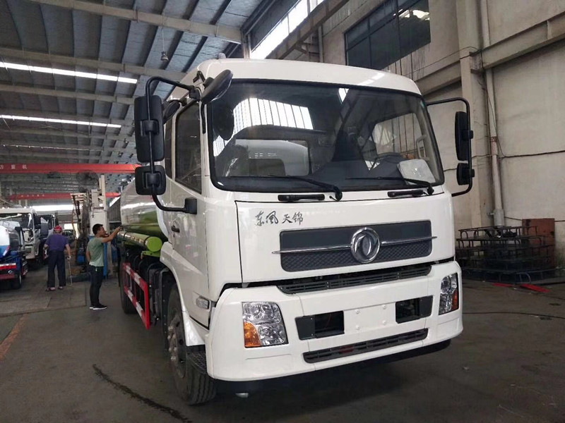 東風天錦14.5立方灑水車
