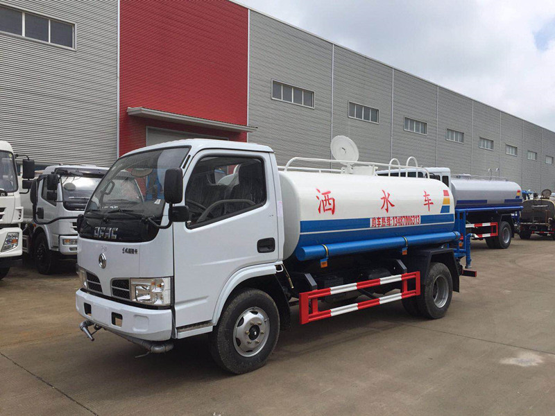 出口型國三東風5噸灑水車