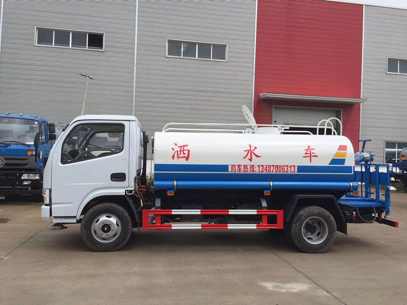 出口型國三東風5噸灑水車