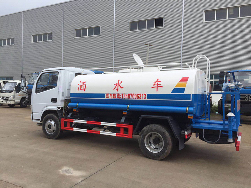 出口型國三東風5噸灑水車