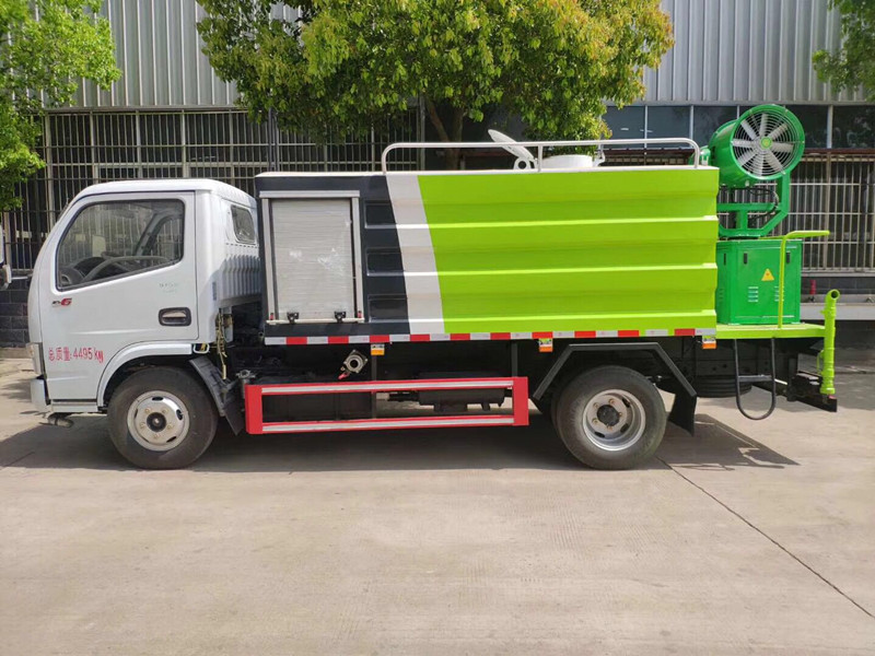 上藍牌東風5方噴霧灑水車/抑塵車