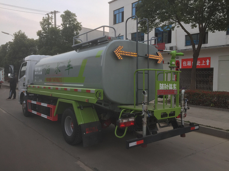 國(guó)六東風(fēng)8噸灑水車