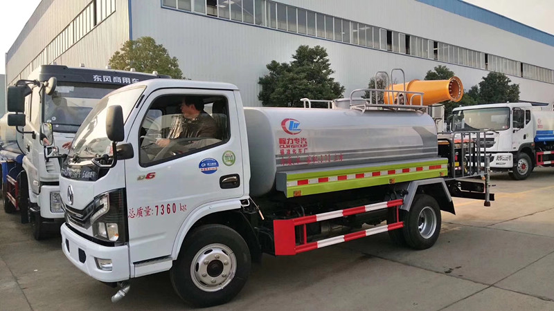 國六東風5噸噴霧灑水車
