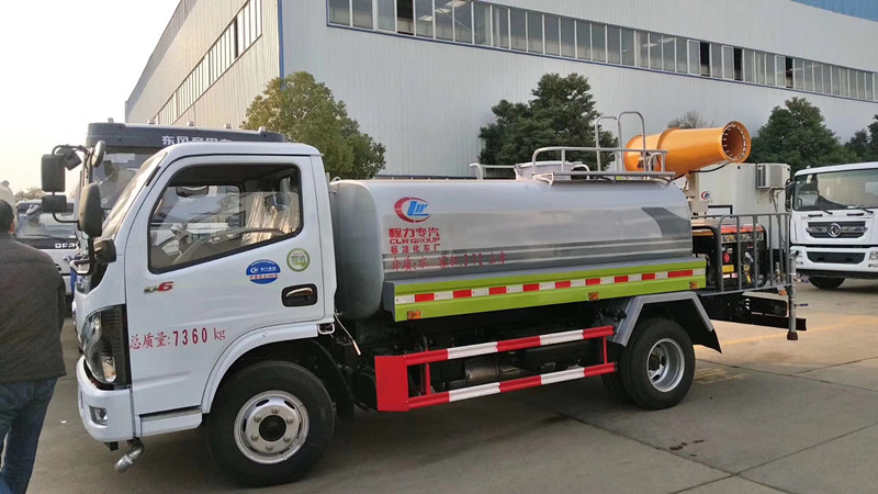國六東風5噸噴霧灑水車