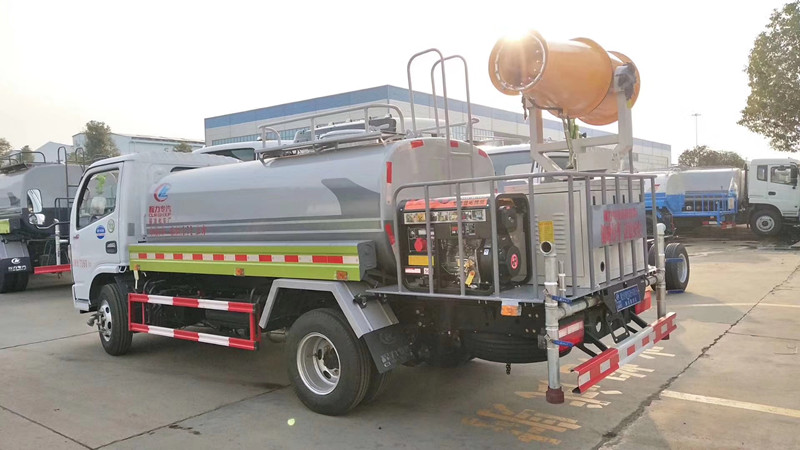 國六東風5噸噴霧灑水車