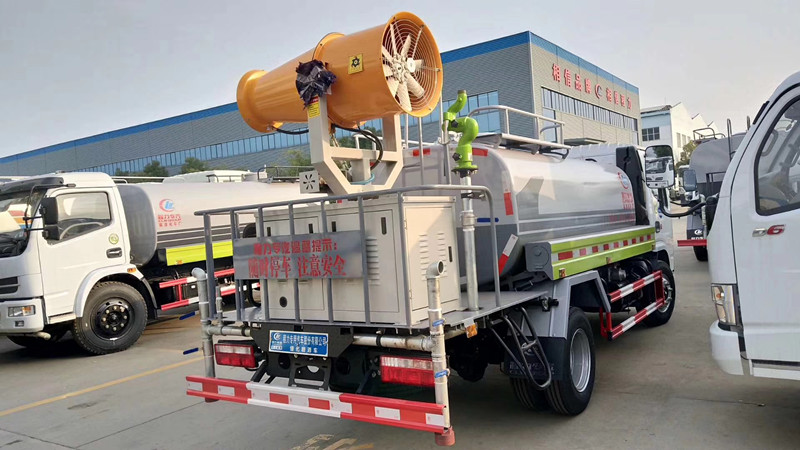 國六東風5噸噴霧灑水車