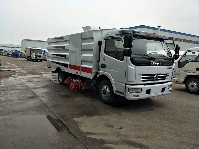東風大多利卡7.5方掃路車