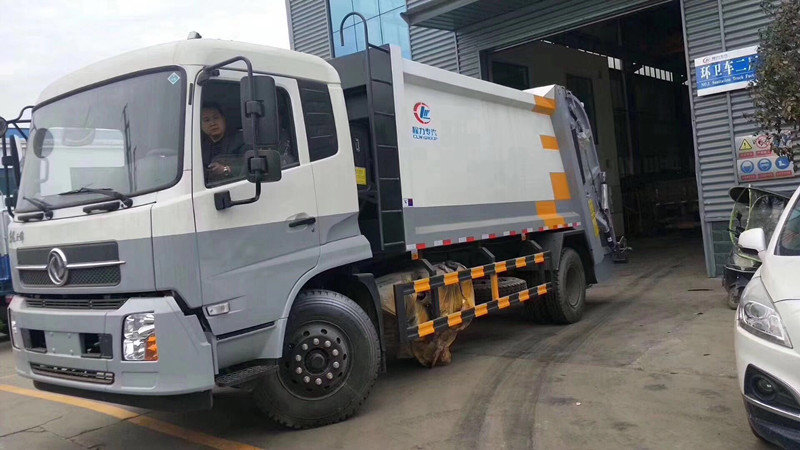 東風天錦14方壓縮垃圾車