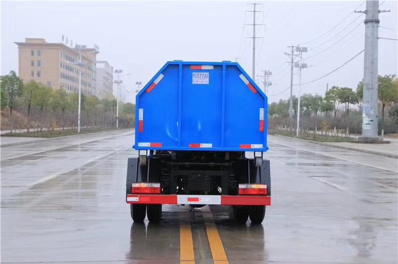 東風多利卡5方鉤臂垃圾車