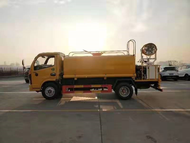 國六上藍牌5方灑水車帶霧炮機