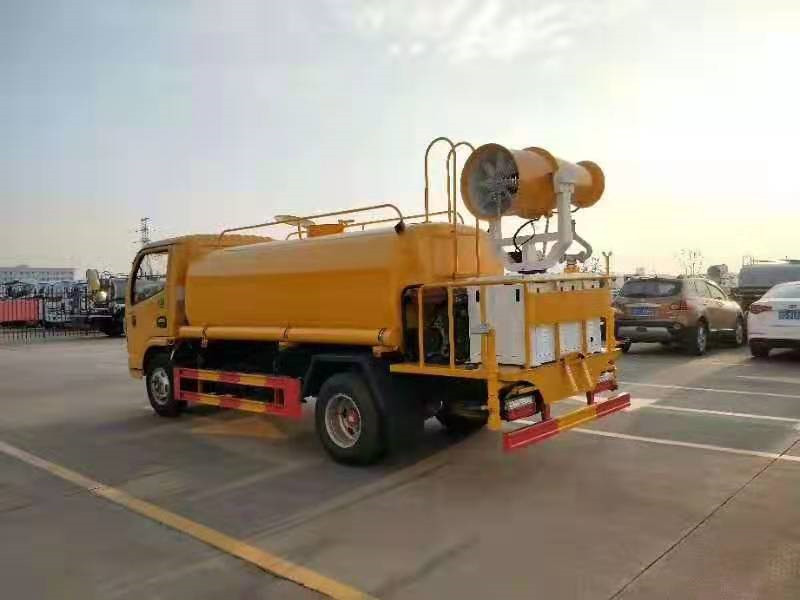 國六上藍牌5方灑水車帶霧炮機