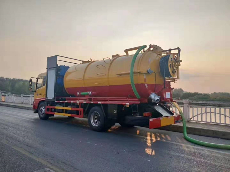 東風天錦帶副發動機12方清洗吸污車