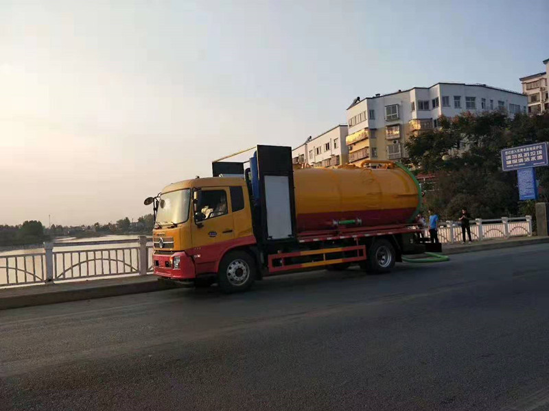 東風天錦帶副發動機12方清洗吸污車
