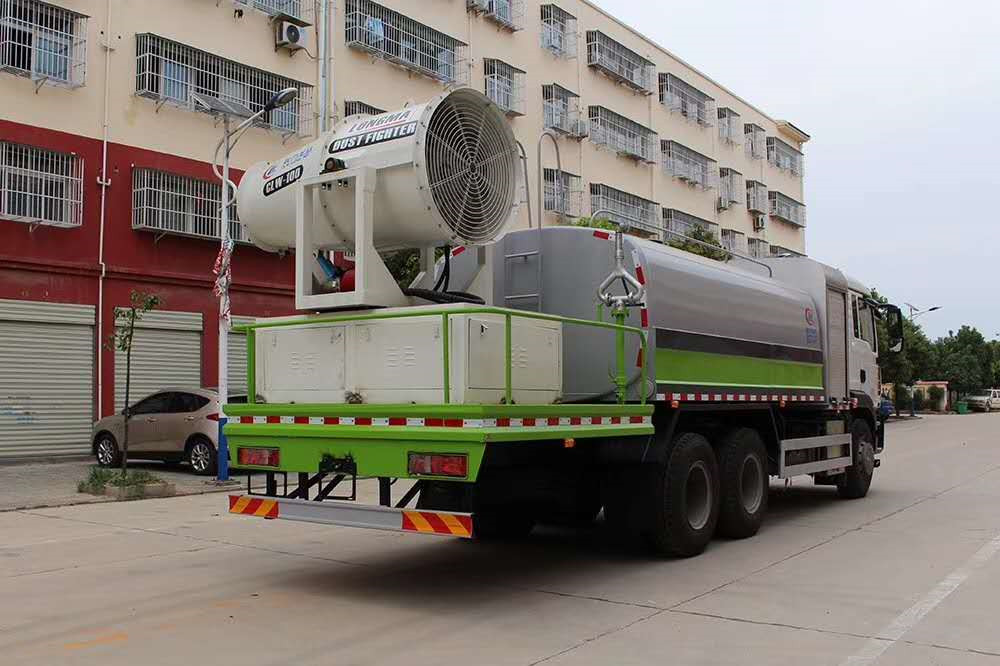 國六重汽汕德卡16方抑塵車配頂端龍馬80米噴霧機