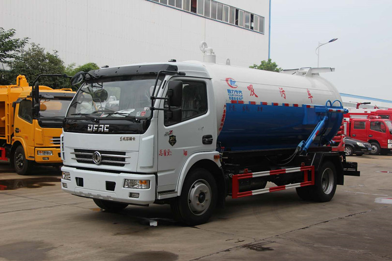 東風大多利卡8方吸污車