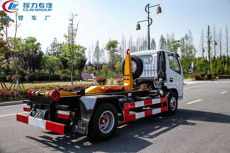 國六玉柴5方東風(fēng)多利卡鉤臂垃圾車