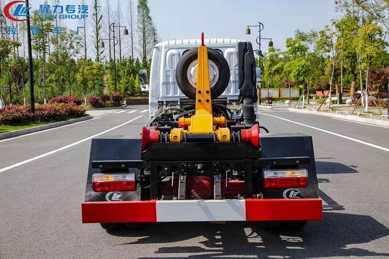 國六玉柴5方東風(fēng)多利卡鉤臂垃圾車