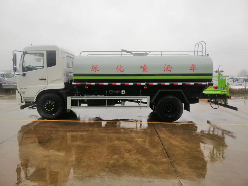 國(guó)六東風(fēng)天錦15噸灑水車(chē)