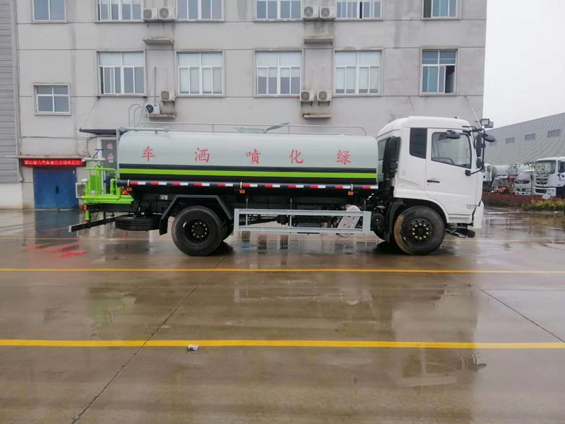 國(guó)六東風(fēng)天錦15噸灑水車(chē)