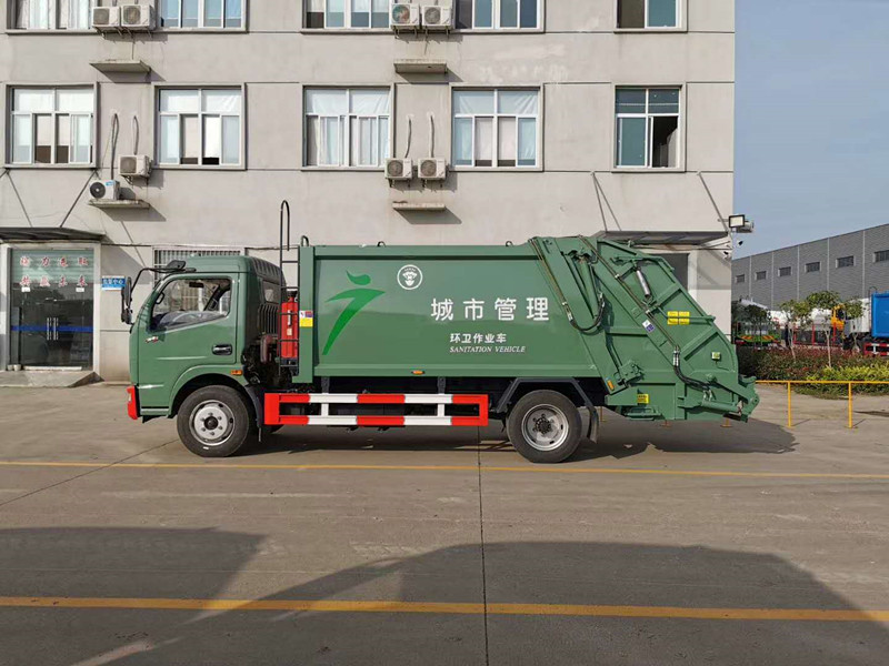 東風大福瑞卡8.5方壓縮垃圾車