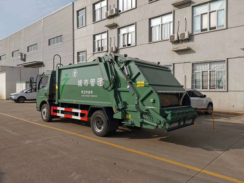 東風大福瑞卡8.5方壓縮垃圾車