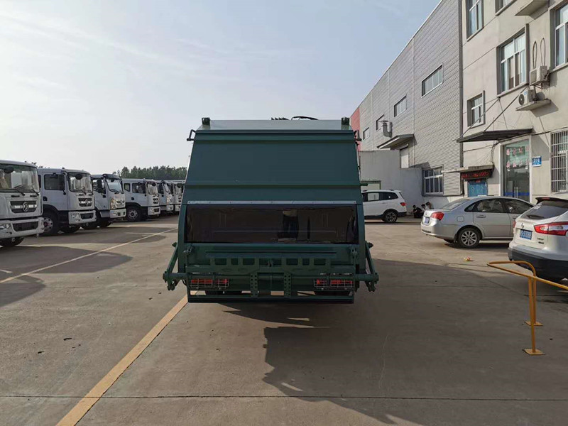 東風大福瑞卡8.5方壓縮垃圾車