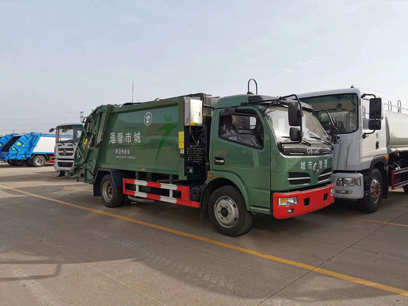 東風大福瑞卡8.5方壓縮垃圾車