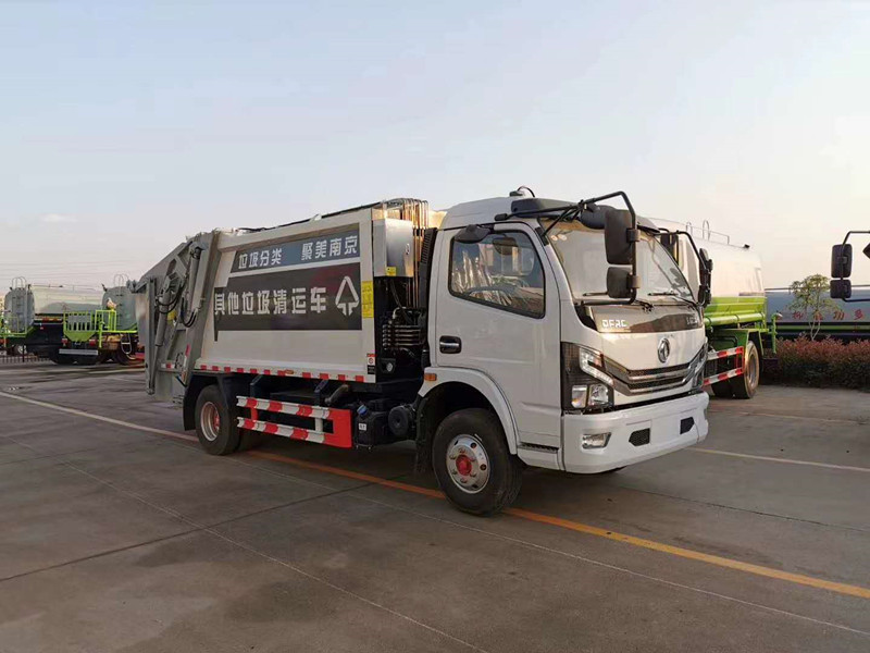 國(guó)六東風(fēng)小多利卡6方壓縮垃圾車(chē)