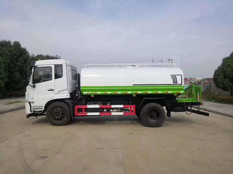 國六新款東風D17玉柴165馬力12方灑水車