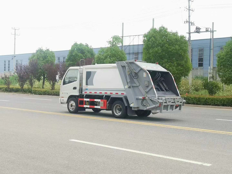 上藍牌國六凱馬4方壓縮垃圾車