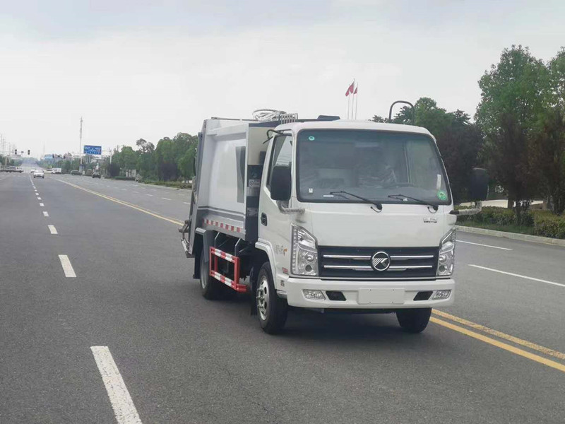 上藍牌國六凱馬4方壓縮垃圾車