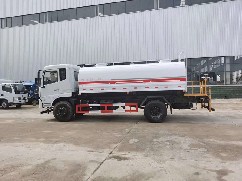 國(guó)六東風(fēng)D913駕駛室15方灑水車