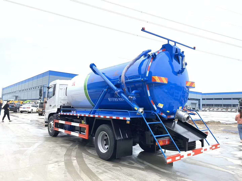 國(guó)六東風(fēng)天錦15方吸污車