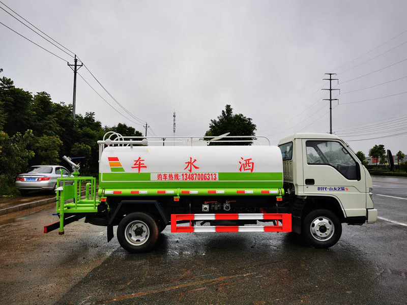 國三出口型福田5方灑水車