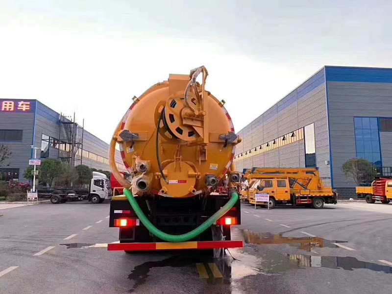 國六東風(fēng)天龍后雙橋帶副發(fā)22方清洗吸污車