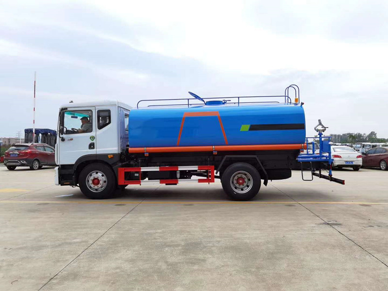 國六東風D9藍紅新款15噸灑水車